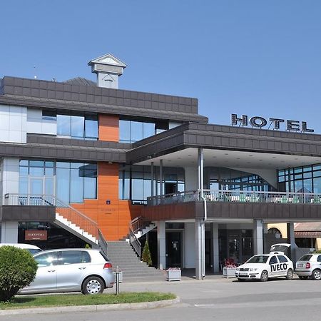 Hotel Kole ชาชาค ภายนอก รูปภาพ