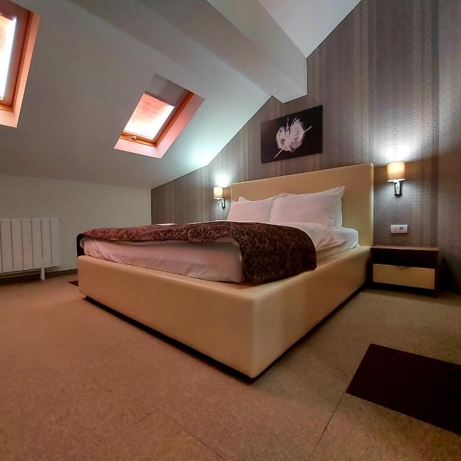 Hotel Kole ชาชาค ภายนอก รูปภาพ